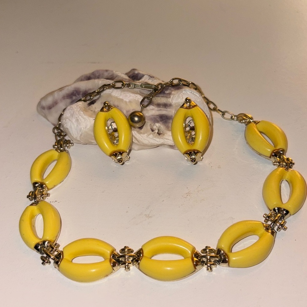Vintage Lucite Choker Necklace and Clip Earrings